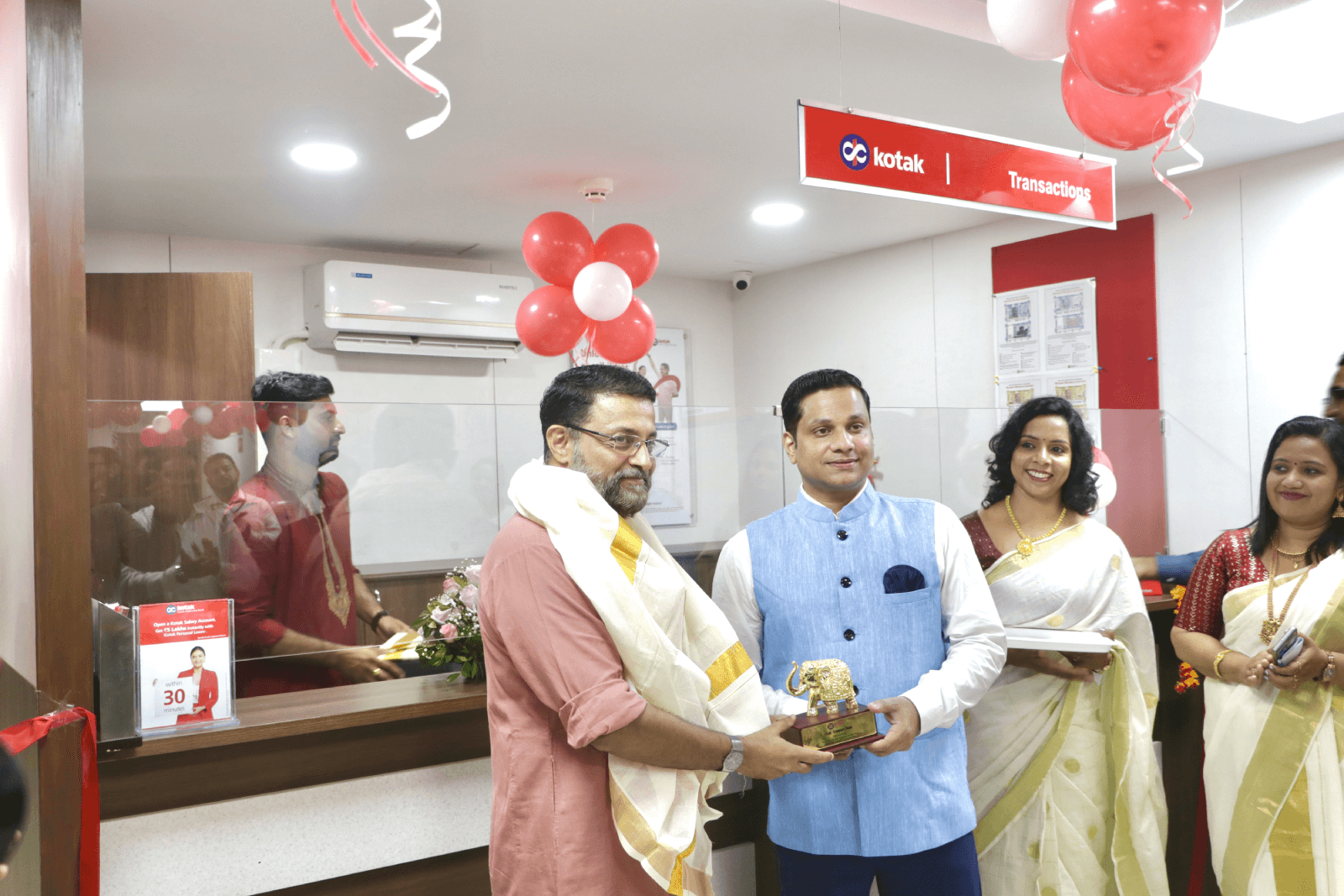 Regional Business Head of Kotak Mahindra Bank, Mr. Vijay S Menon, felicitating CEO Technopark, Col Sanjeev Nair (Retd.).