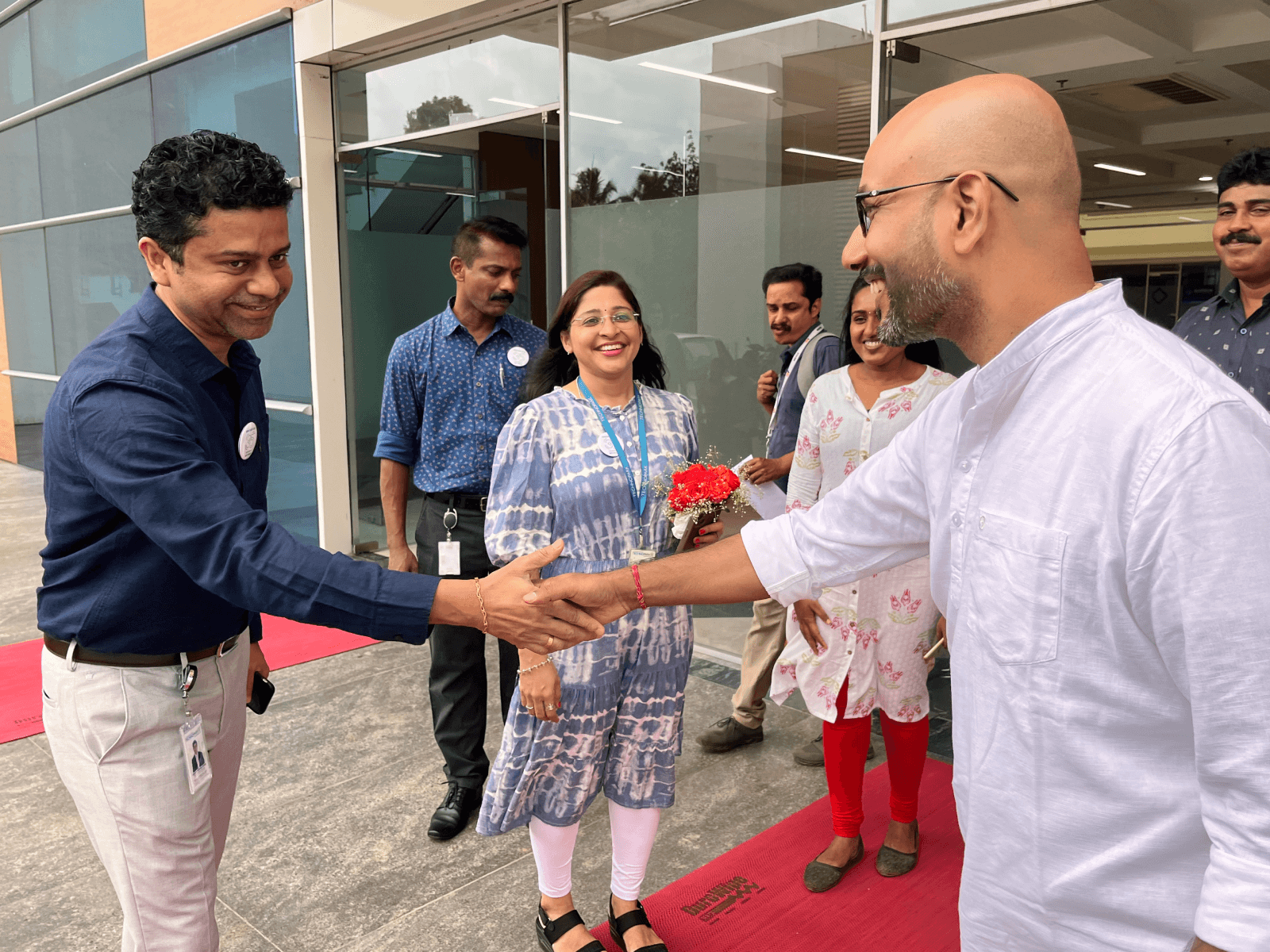 Mr. Premjith, COO, Gritstone Technologies greeting Mr. Vasanth Varada, DGM Marketing and Customer Relationship, Technopark.