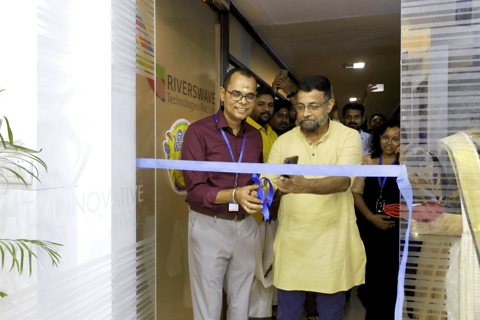 Mr. Krishnadas Pisharam, CEO, Srishti Innovative, and Col Sanjeev Nair (Retd), CEO, Technopark, inaugurating the new Srishti Innovative office at Technopark.