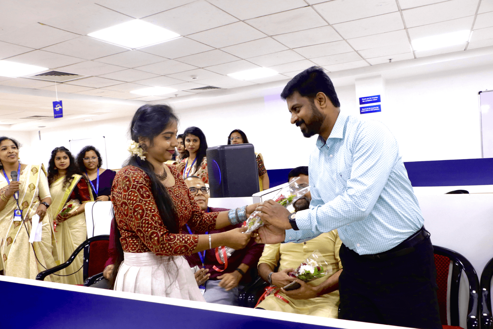 Mr. Abhilash D.S, AGM (Admin & IR), Technopark, accepting a token of appreciation.