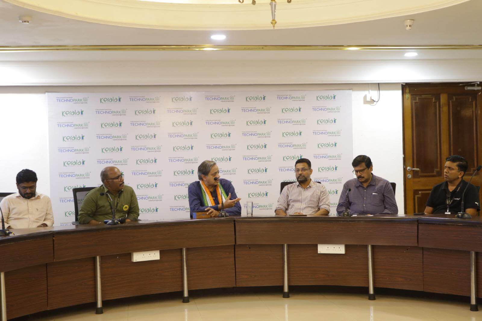 Mr. Shashi Tharoor, MP and chief guest at the ‘Workplace Wellbeing and Organisational Readiness’ workshop, addressing the gathering.