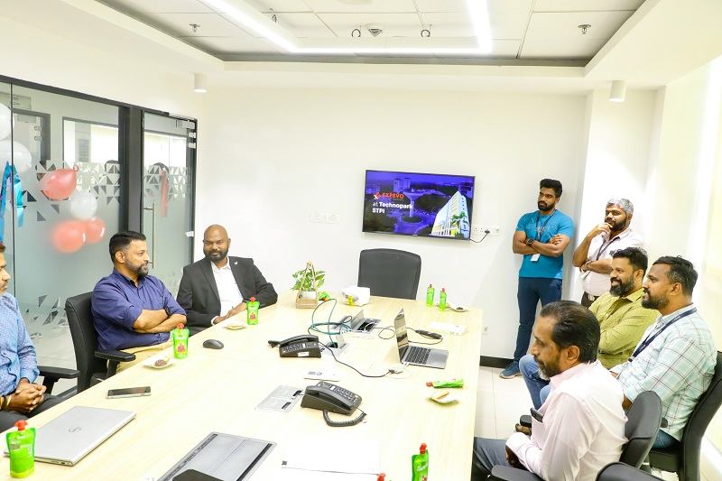 Col Sanjeev Nair (Retd), CEO Technopark and Mr. Vasanth Varada, DGM Marketing and Customer Relationship Technopark, with Team Expevo at the launch.