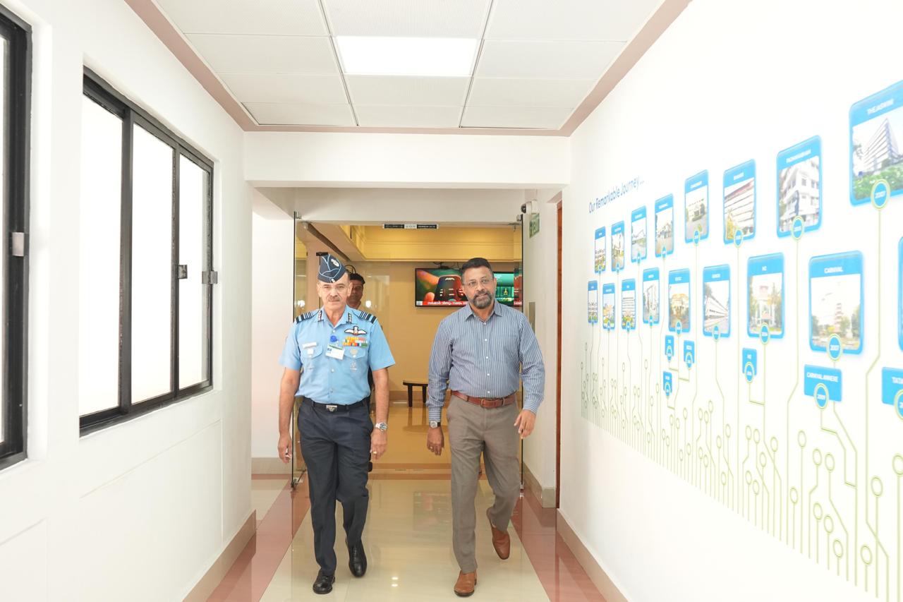 Technopark CEO Col Sanjeev Nair (Retd) welcomed the Air Marshal and presented an overview of Kerala’s IT sector and the Kerala Defence Innovation Zone (K-DIZ).